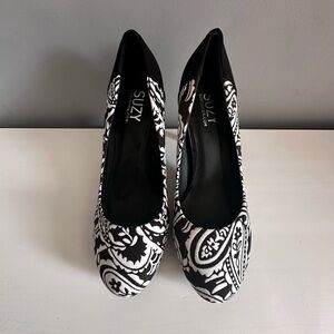 SUZY SHIER Black & White Shoes Pumps Heel Rounded Toe Size 10 NWOT